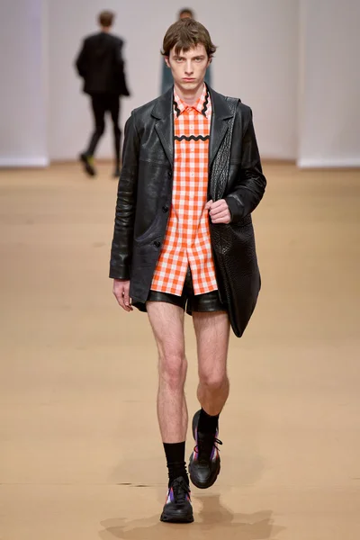 Look 30